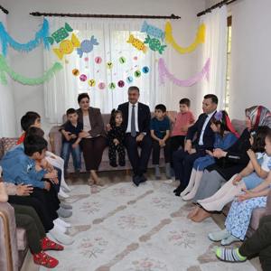 Valimiz Sayın Mustafa Yavuz ve Eşi Süreyya Yavuz Hanımefendi'den Anlamlı Ziyaret. - fotoğraf 3