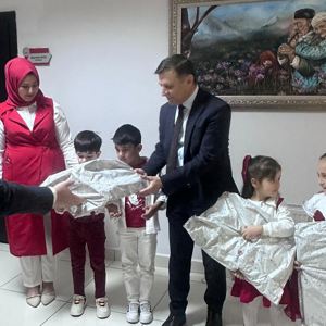 Safranbolu Biriz Kreş İradecileri Ve Çocukları İl Müdürümüze 23 Nisanda Yapacakları Programın Davetiyesini Taktim Ettiler. - fotoğraf 2