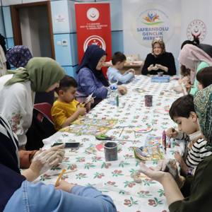 Safranbolu Gençlik Merkezi'nde Anne Ve Çocuklarımıza Yönelik "Mum Yapımı Atölyesi" Etkinliği Gerçekleştirildi. - fotoğraf 7