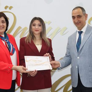 AileYılı kapsamında Çocuklara Yönelik "Ailemle Okuyorum" Kültür ve Sanat Etkinliği Programı Dünlendi. - fotoğraf 8