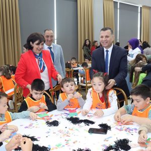 AileYılı kapsamında Çocuklara Yönelik "Ailemle Okuyorum" Kültür ve Sanat Etkinliği Programı Dünlendi. - fotoğraf 9