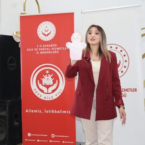 AileYılı kapsamında Çocuklara Yönelik "Ailemle Okuyorum" Kültür ve Sanat Etkinliği Programı Dünlendi. - fotoğraf 11