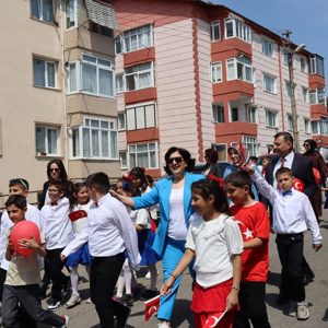Süreyya Yavuz Hanımefendi Çocuklarımızla 23 Nisan Sevincini Paylaştı. - fotoğraf 2