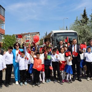 Süreyya Yavuz Hanımefendi Çocuklarımızla 23 Nisan Sevincini Paylaştı. - fotoğraf 3