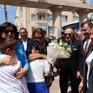 Süreyya Yavuz Hanımefendi Çocuklarımızla 23 Nisan Sevincini Paylaştı. - fotoğraf 1