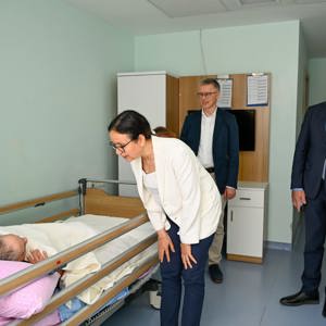 Valimiz Dr. Hülya Kaya ve İl Müdürümüz Arif Laçin Kurban Bayramı Vesilesiyle Yalova Huzurevi Yaşlı Bakım ve Rehabilitasyon Merkezi’nde hizmet alan kıymetli büyüklerimizi  Ziyaret Etti - fotoğraf 3