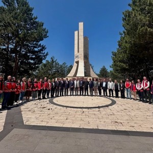 Kurban Bayramını Vesilesiyle Şehitlik Ziyareti Gerçekleştirildi - fotoğraf 1