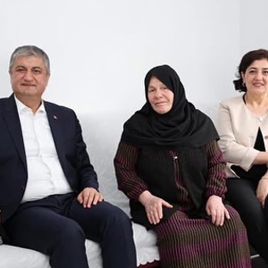 Valimiz Sayın Mustafa Yavuz Şehitlerimizin Annelerini Ziyaret Ederek Anneler Günü'nü Kutladı - fotoğraf 2