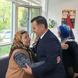 Valimiz Sayın Mustafa Yavuz Karabük Yücel Huzurevi'ndeki  Annelerimizin Anneler Günü'nü Kutladı - fotoğraf 12