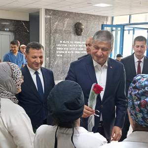 Valimiz Sayın Mustafa Yavuz Karabük Yücel Huzurevi'ndeki  Annelerimizin Anneler Günü'nü Kutladı - fotoğraf 6