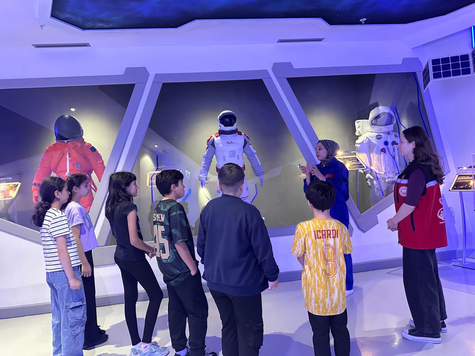 2025 Aile Yılı Kapsamında Hizmet Alan Çocuklarımız ile Birlikte Uzay Simülasyonu ve Seyyar 360 Sinema Etkinliği Gerçekleştirdik.