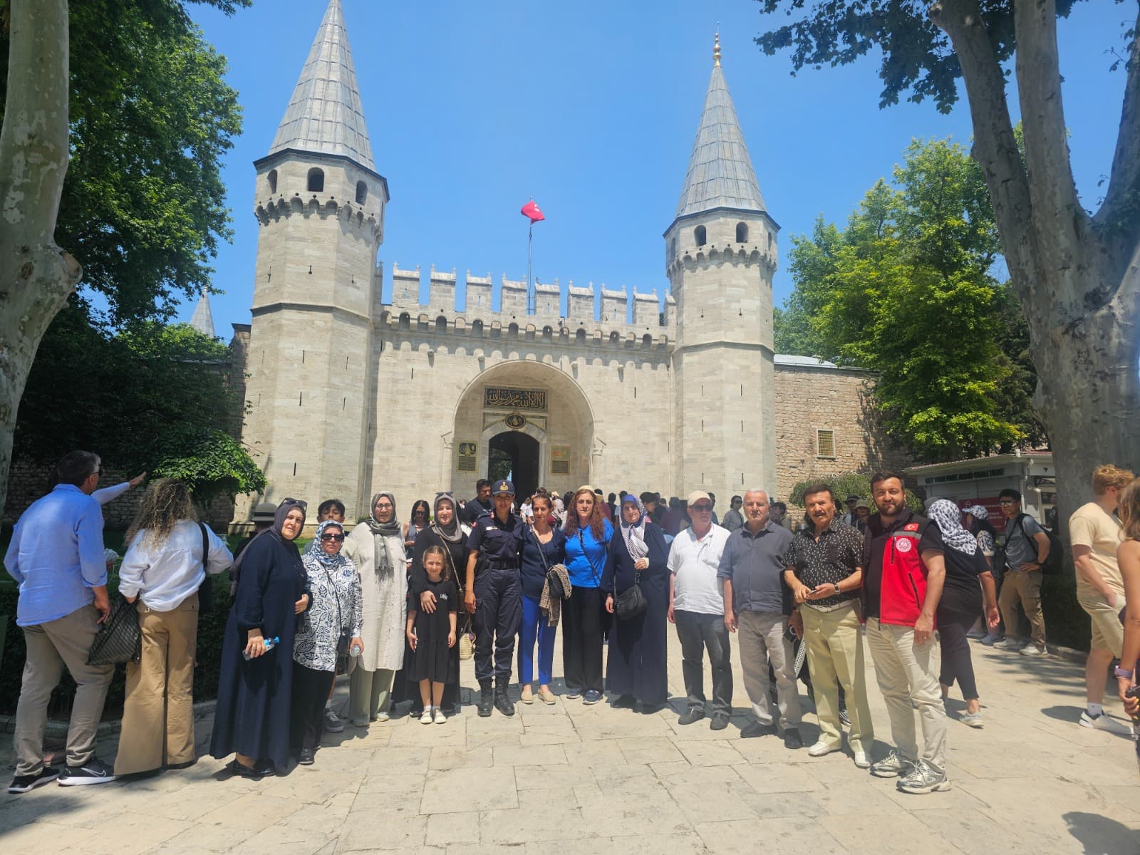 2025 'Aile Yılı' kapsamında "Ailemiz İnancımız, Geleneğimiz, Değerlerimiz" Temasıyla Şehit Yakınlarımız ile Topkapı Sarayını Ziyaret Ediyoruz.