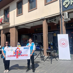 2025 #AileYılı kapsamında; İl Müdürlüğümüz ve Balıkesir Çocuk Hakları Komite Üyeleri Çocuklarımızla Birlikte Farkındalık Oluşturmak Amacıyla Kortej Yürüyüşü Gerçekleştirildi. - fotoğraf 4