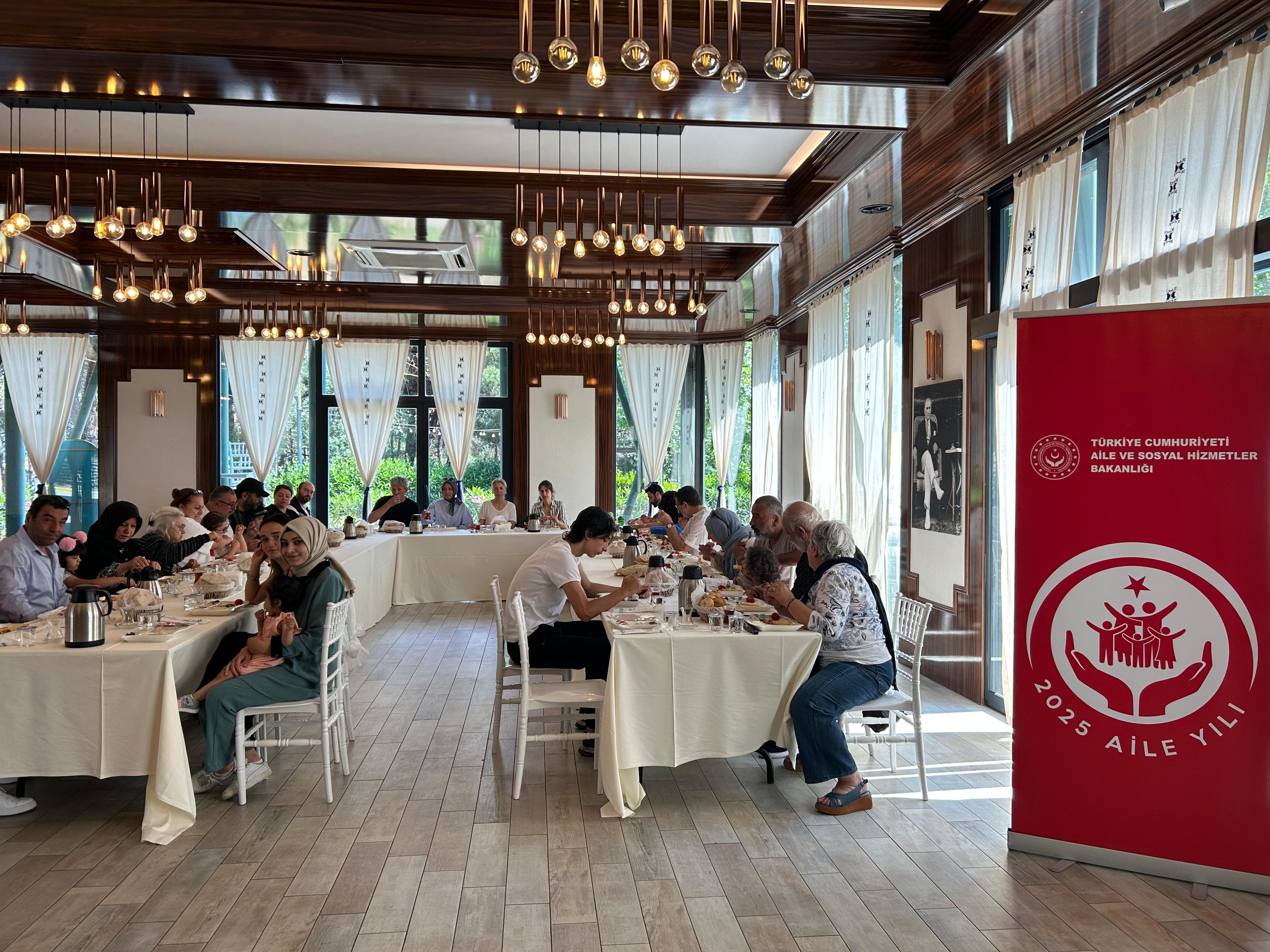 Çocuklarımıza Yuva Olan Koruyucu Ailelerimiz ile 15 Haziran Babalar Günü Kapsamında Kahvaltı Masasında Buluştuk.