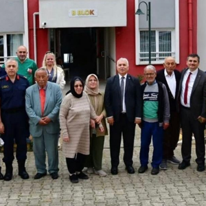 Vali Aziz Yıldırım’dan Babalar Günü Ziyareti - fotoğraf 4