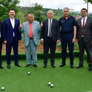 Vali Aziz Yıldırım’dan Babalar Günü Ziyareti - fotoğraf 1