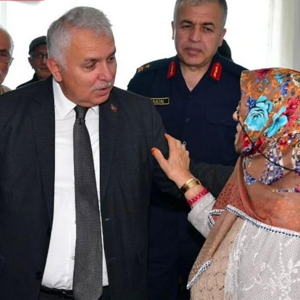 Vali Aziz Yıldırım’dan Babalar Günü Ziyareti - fotoğraf 9