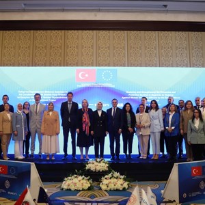 Bakanımız Göktaş, "Depremden Etkilenen Kadın ve Kız Çocuklarına Yönelik Şiddetle Mücadele Projesi" tanıtım programına katıldı - fotoğraf 3