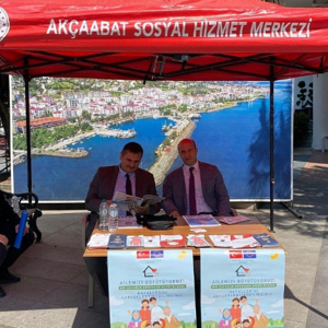 Koruyucu Aile Hizmeti Tanıtım Faaliyetleri Kapsamında Akçaabat Atatürk Parkında Stant Kuruldu - fotoğraf 3