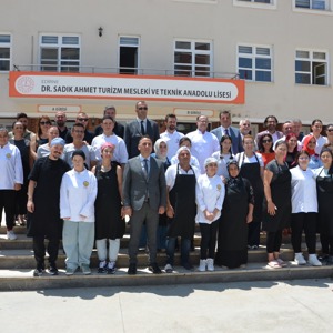 2025 "Aile Yılı" etkinlikleri kapsamında Aileler arasında yemek yarışması düzenlendi. - fotoğraf 1