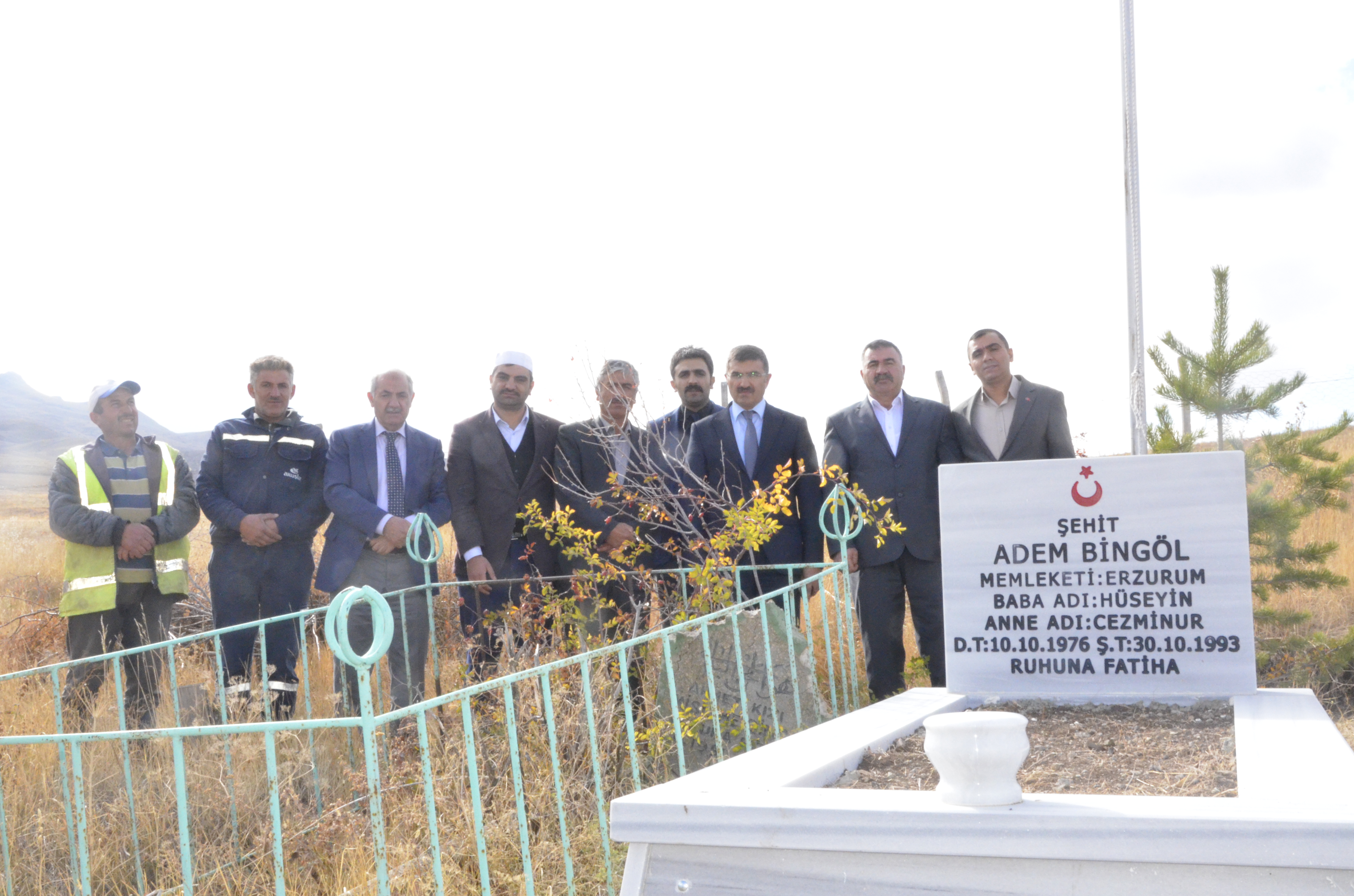 Çiçekli Şehitleri Mezarları Başında Dualarla Anıldı