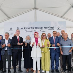 Bakanımız Göktaş, Başakşehir'de "Bizim Çınarlar Yaşam Merkezi"nin açılışı ile Engelsiz Yaşam Merkezi'nde düzenlenen sergiye katıldı - fotoğraf 1