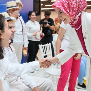 Bakanımız Göktaş, Başakşehir'de "Bizim Çınarlar Yaşam Merkezi"nin açılışı ile Engelsiz Yaşam Merkezi'nde düzenlenen sergiye katıldı - fotoğraf 8