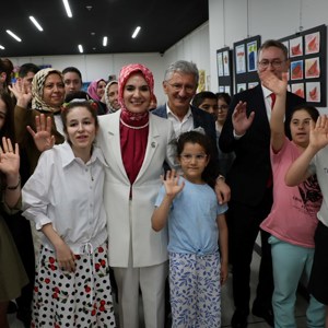 Bakanımız Göktaş, Başakşehir'de "Bizim Çınarlar Yaşam Merkezi"nin açılışı ile Engelsiz Yaşam Merkezi'nde düzenlenen sergiye katıldı - fotoğraf 11