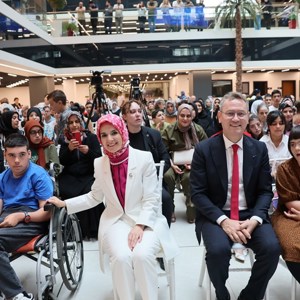 Bakanımız Göktaş, Başakşehir'de "Bizim Çınarlar Yaşam Merkezi"nin açılışı ile Engelsiz Yaşam Merkezi'nde düzenlenen sergiye katıldı - fotoğraf 16