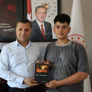 Geleceğin Yazarından Anlamlı Hediye - fotoğraf 2