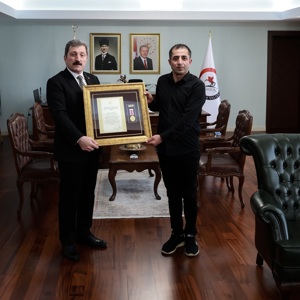 Kahraman Gazi Yalçın Tanrıverdi’ye Devlet Övünç Madalyası ve Beratı Takdim Edildi   - fotoğraf 1