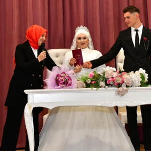 Koruyucu Aile Harun Kantarcı ve Nurşen Kantarcı’nın Kızı Derya Kaba ile Ömer Furkan İnal’ın Nikâh Töreni - fotoğraf 1