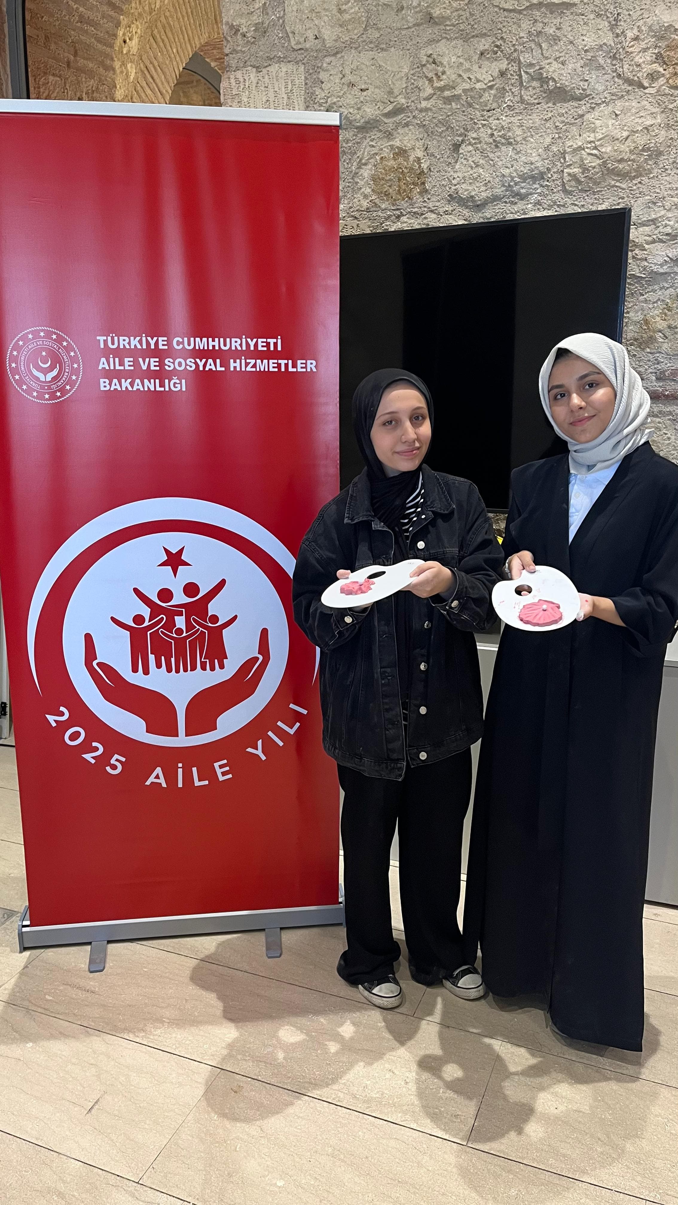 2025 Aile Yılı Kapsamında Ailemiz Neşemiz, Huzurumuz Mottosuyla Şehit Ailelerimizin Katılımıyla Seramik Atölyesi Düzenlenmiştir