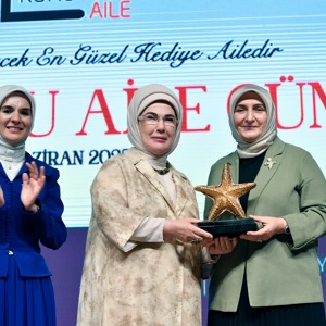 Emine Erdoğan Hanımefendi ve Bakanımız Mahinur Özdemir Göktaş, Koruyucu Aile Günü Programı'na katıldı - fotoğraf 3
