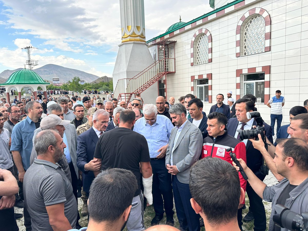 Oltu'da Meydana Gelen Göçükte Hayatını Kaybeden Vatandaşların Cenaze Töreni ve Psikososyal Destek - fotoğraf 2