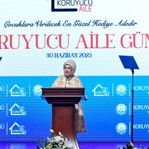 Emine Erdoğan Hanımefendi ve Bakanımız Mahinur Özdemir Göktaş, Koruyucu Aile Günü Programı'na katıldı - fotoğraf 1