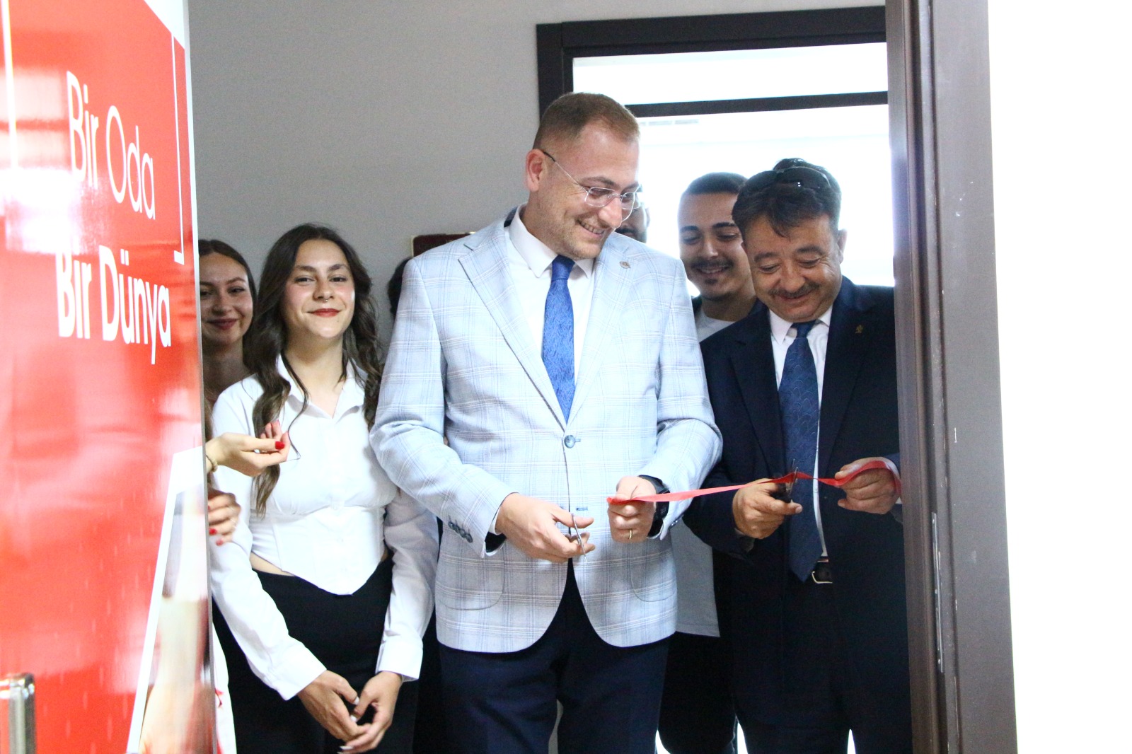 Gençlerin Farkındalığıyla Hayata Geçen ''Bir Oda Bir Dünya''