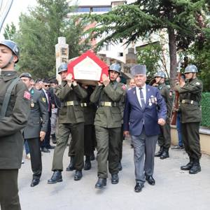Kıbrıs Gazimiz, Hikmet Kapanşahin'i Dualarla Son Yolculuğuna Uğurladık - fotoğraf 1