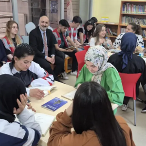 Ailemle Kütüphanede Okuyorum - fotoğraf 3