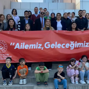 Ailemle Kütüphanede Okuyorum - fotoğraf 9