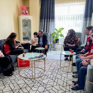 İl Müdürümüz Sayın Aydın POLAT, Sosyal Ekonomik Destek (SED) hizmetimizden faydalanan ebeveyn kaybı yaşamış çocuklarımızı hanelerinde ziyaret etti. - fotoğraf 1