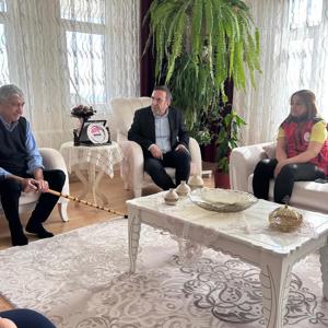 İl Müdürümüz Sayın Aydın Polat, vatan uğruna can veren şehitlerimizin emanetleri olan kıymetli ailelerimizi ziyaret etmeye devam ediyor. - fotoğraf 2