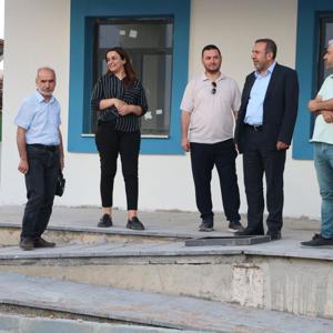 İl Müdürümüz Aydın Polat, Çocuk Kuruluş Müdürlüklerinde görev yapan idarecilerimizle birlikte yapımı devam eden Sosyal Hizmet Kampüsü’nün inşaat alanını yerinde inceledi. - fotoğraf 7