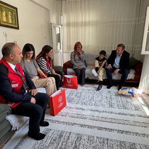 İl Müdürümüz Sayın Aydın POLAT, Kurban Bayramı münasebetiyle ebeveyn kaybı yaşamış çocuklarımızı hanelerinde ziyaret ederek bayramlarını kutladı. - fotoğraf 13