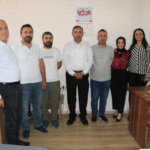 İl Müdürümüz Aydın POLAT, Bayram tatilinin ardından ilk iş gününde çalışma arkadaşlarımızla birlikte geleneksel bayramlaşmamızı gerçekleştirdi. - fotoğraf 2