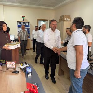 İl Müdürümüz Aydın POLAT, Bayram tatilinin ardından ilk iş gününde çalışma arkadaşlarımızla birlikte geleneksel bayramlaşmamızı gerçekleştirdi. - fotoğraf 13