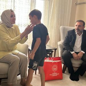 İl Müdürümüz Sayın Aydın POLAT, AK Parti İl Başkan Yardımcımız Sayın Rümeysa Yücedağ ile birlikte, 30 Haziran Koruyucu Aile Günü kapsamında kıymetli koruyucu ailelerimizi evlerinde ziyaret etti. - fotoğraf 4
