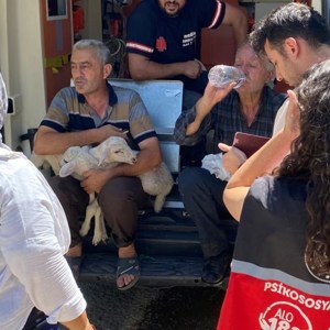 Bakanımız Göktaş: “Bilecik, İzmir ve Hatay’daki yangınlardan etkilenen hanelere 12 milyon 260 bin lira kaynak aktardık” - fotoğraf 2