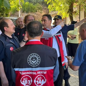 Bakanımız Göktaş: “Bilecik, İzmir ve Hatay’daki yangınlardan etkilenen hanelere 12 milyon 260 bin lira kaynak aktardık” - fotoğraf 1