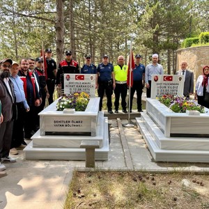 Aziz Şehidimiz Polis Memuru Nihat Karakoca Dualarla Anıldı - fotoğraf 1